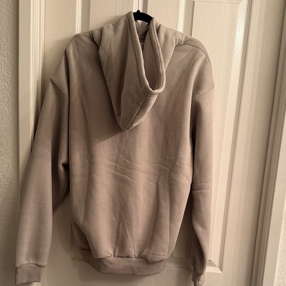 Comfrt Minimalist Sweatsuit Set - Picture 5 of 11